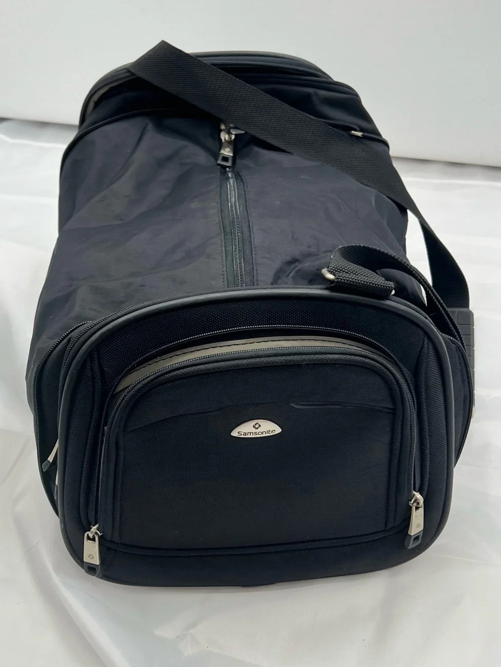 191 Samsonite Black Travel Duffel with Front Organizer Pocket
